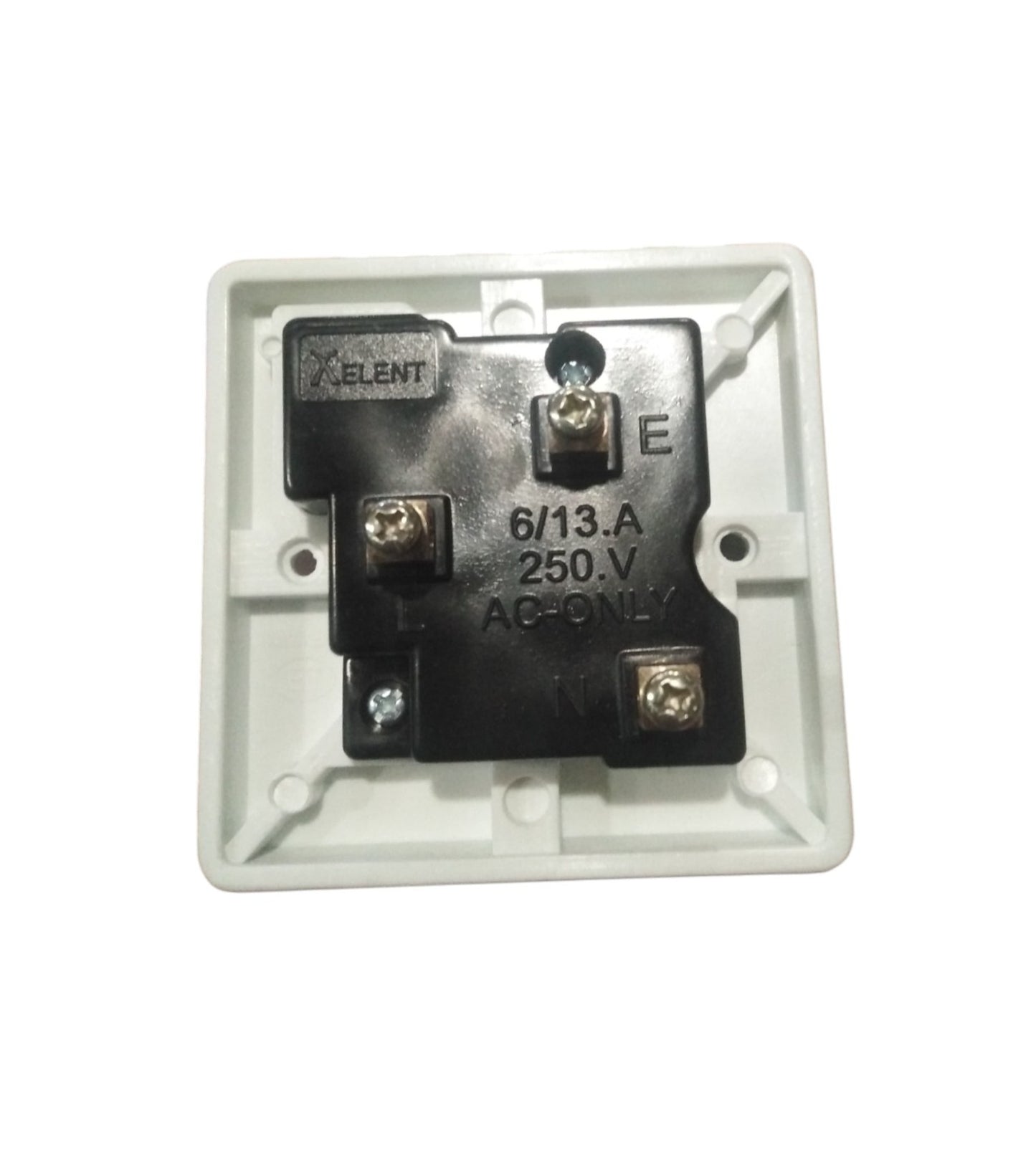 Xelent Light Plug 10A 3pin with 2 pin socket