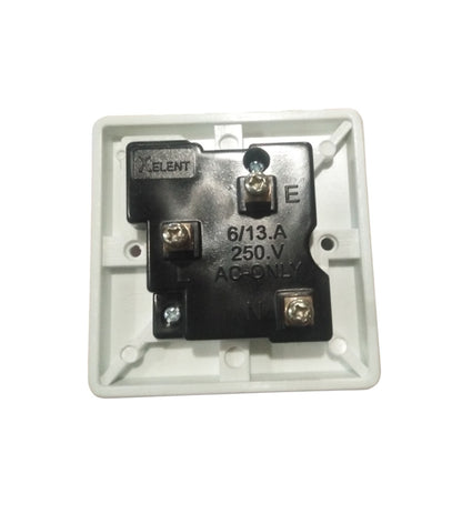 Xelent Light Plug 10A 3pin with 2 pin socket